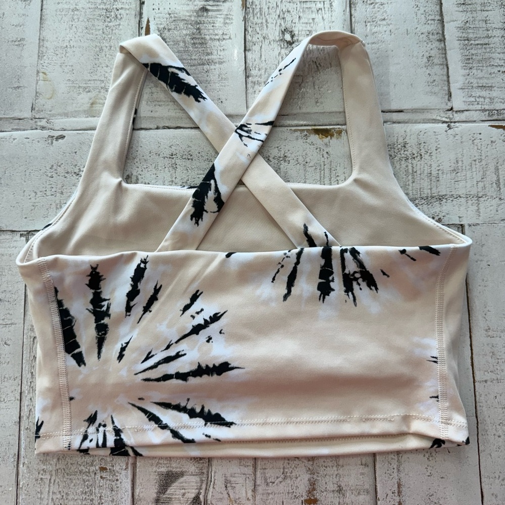 Nike Women’s Resort Cropped Sunburst Training Tank - Picture 4 of 10